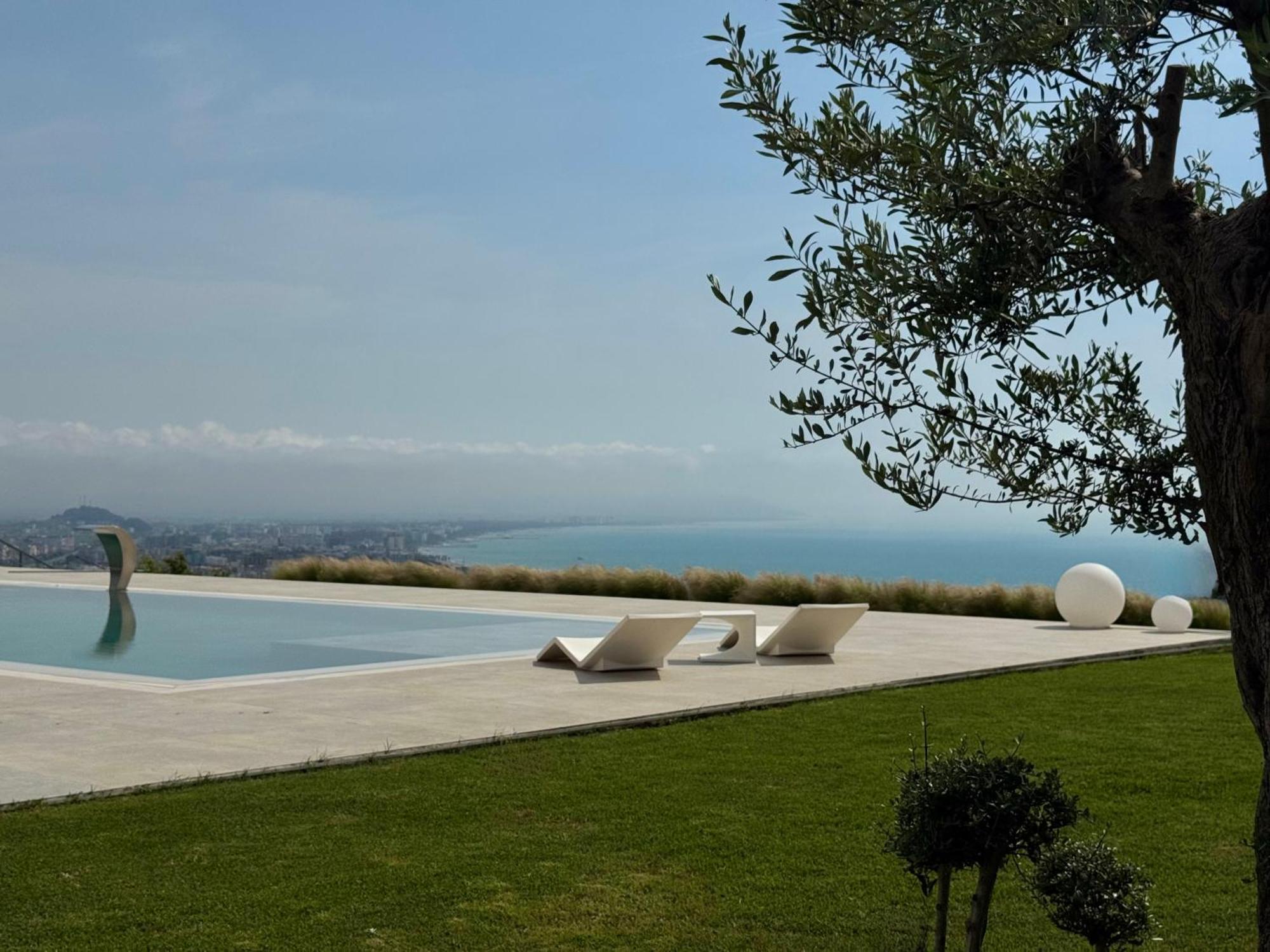 Villa Esmi Durres Kryemedhej Exterior photo