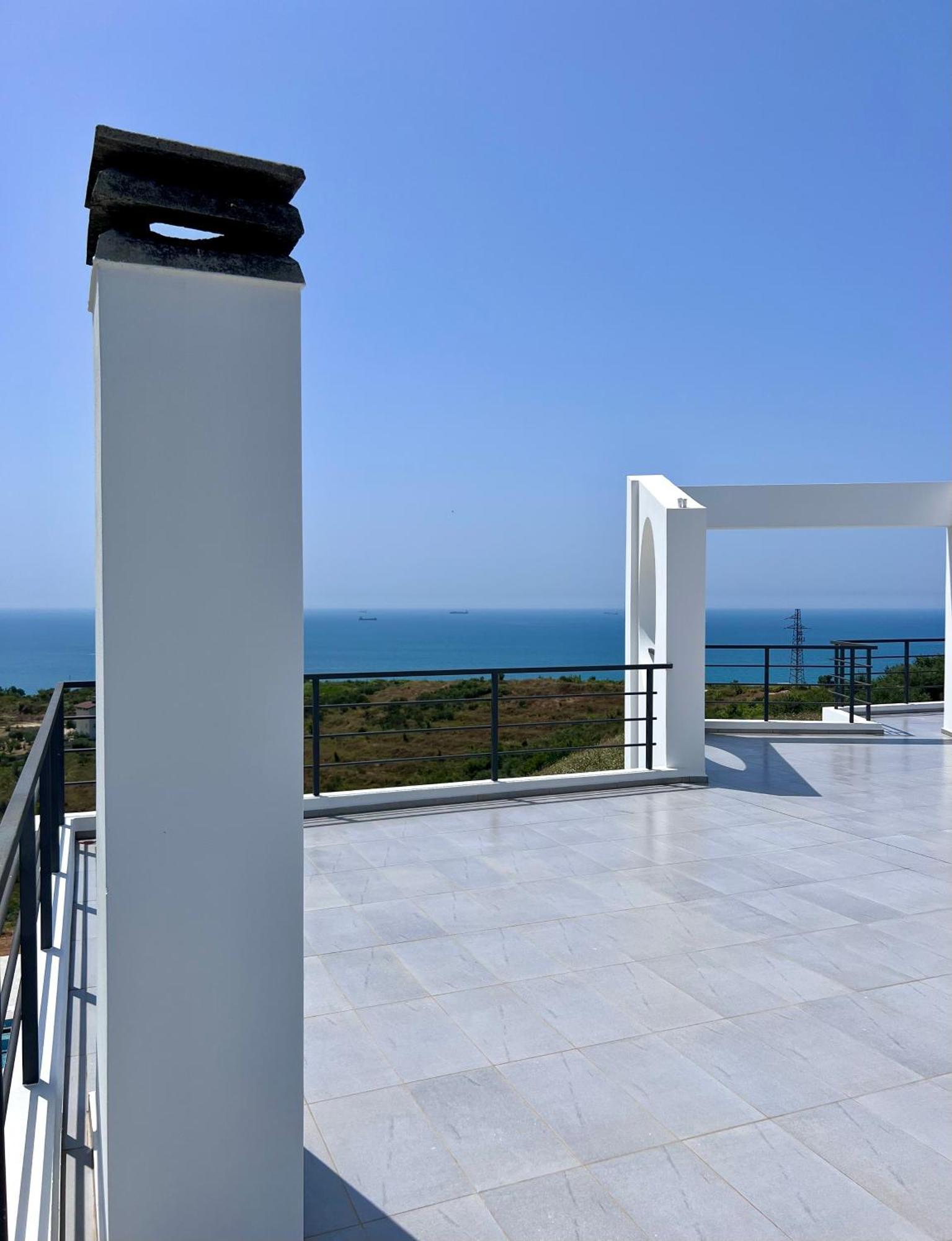 Villa Esmi Durres Kryemedhej Exterior photo