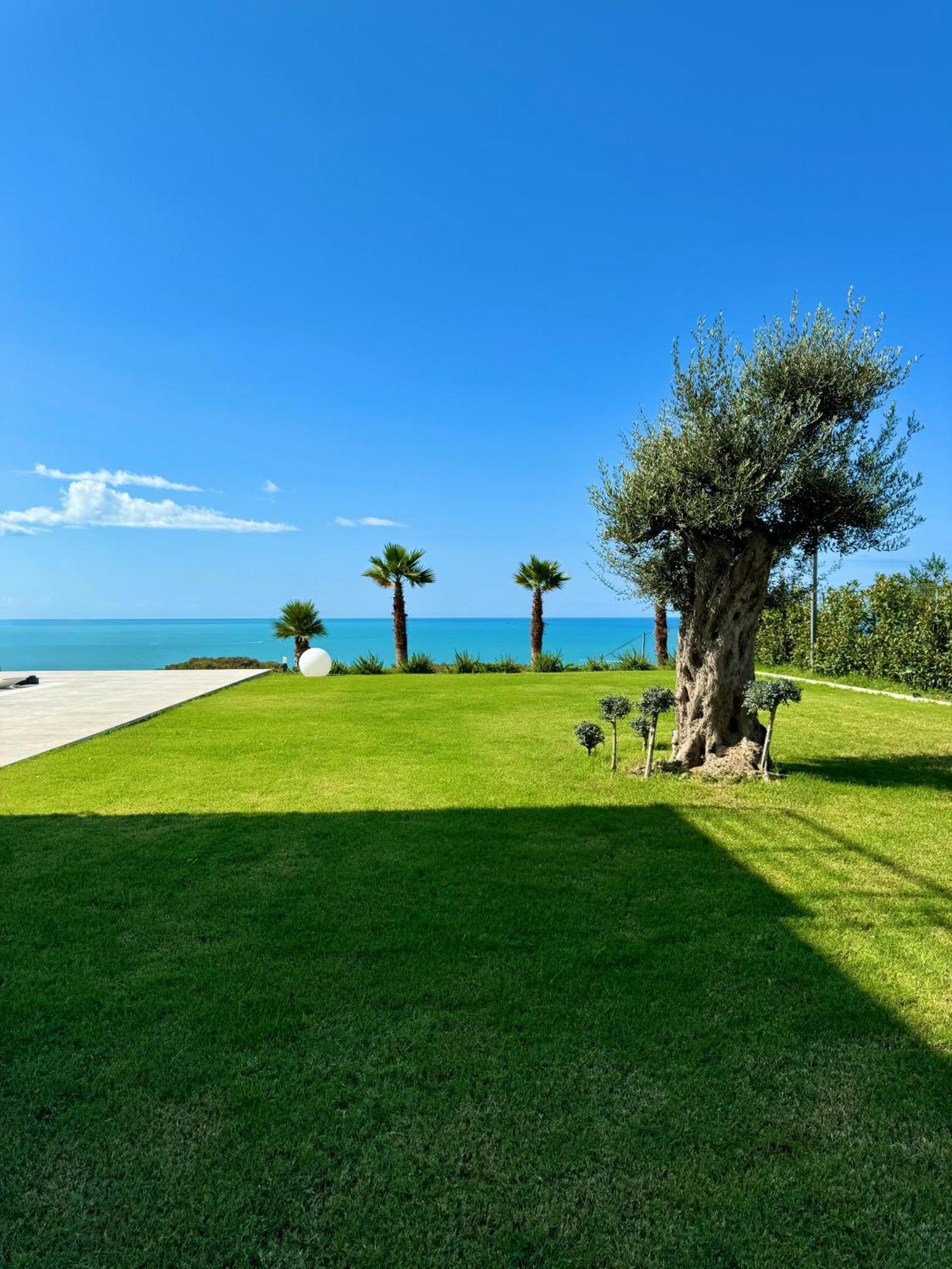 Villa Esmi Durres Kryemedhej Exterior photo